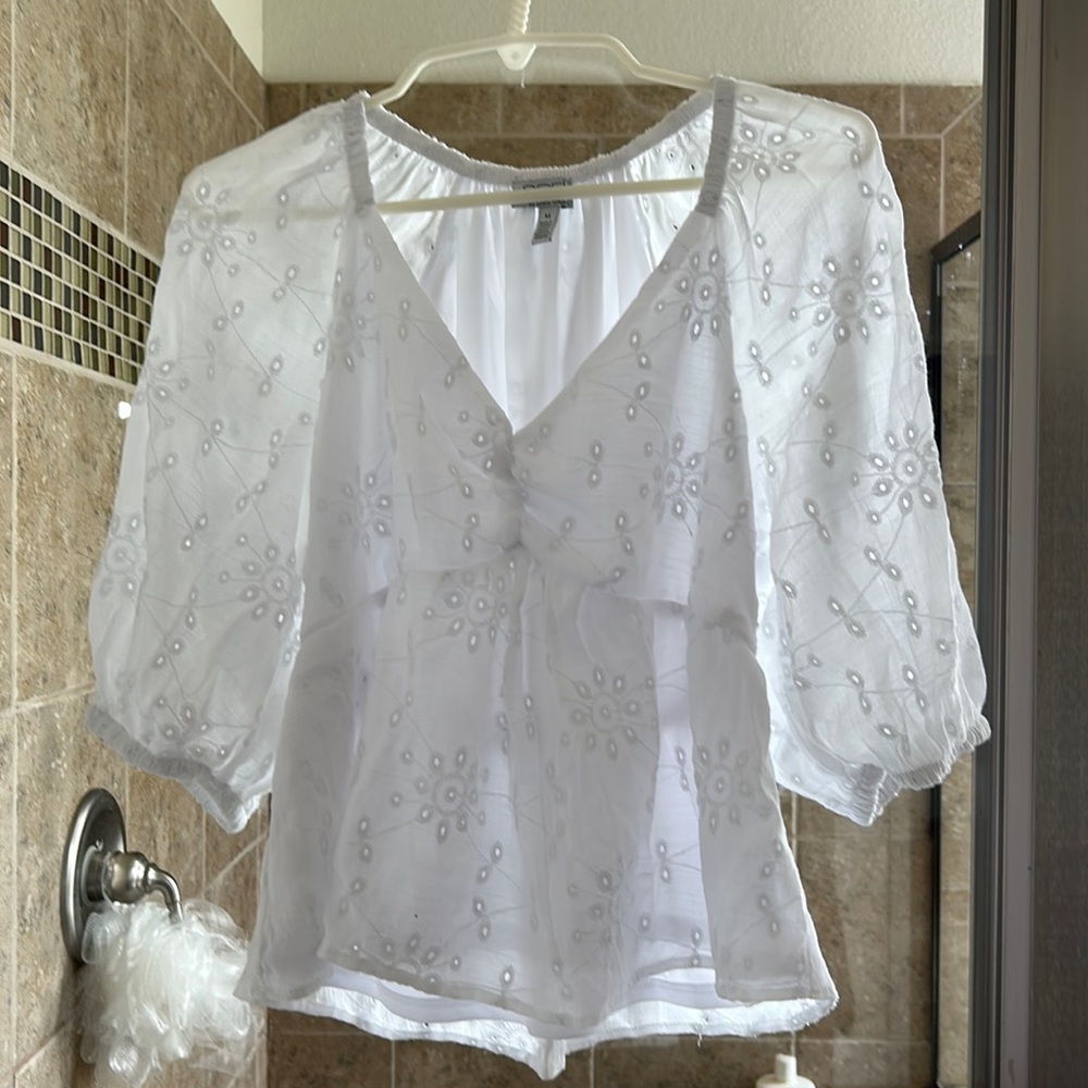 Sofia Vegara white eyelet top NWOT